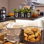 Und - Smart Alpine Szálloda *